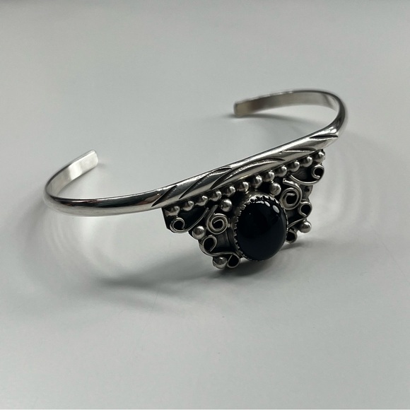 Vintage Native Navajo Sterling Silver Delicate Black Onyx Cuff Bracelet
